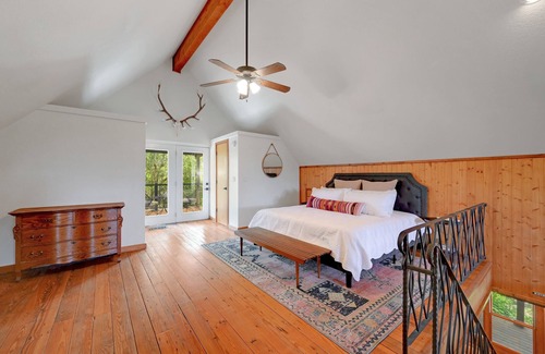 Georgetown House | Experience an Authentic Log Cabin with Ocean View & Spa