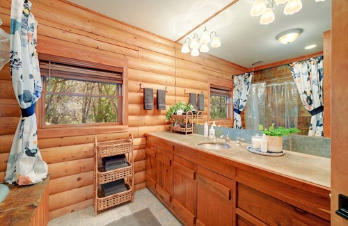 Georgetown House | Experience an Authentic Log Cabin with Ocean View & Spa