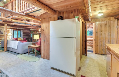 Glidden Cottage | Authentic Log Cabin w/Private Pond in Glidden