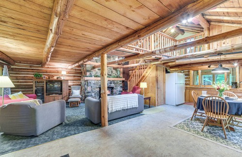 Glidden Cabin | Authentic Log Cabin w/Private Pond in Glidden