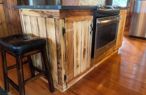 Raymond Cabin | Experience Authentic 4 BR Log Cabin on Little Sebago Beach