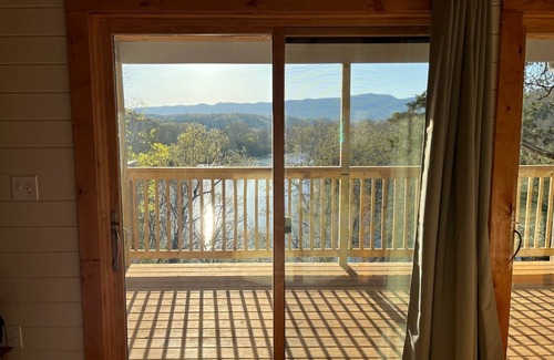 Front Royal Cabin | Cozy Mountain Log Cabin Overlooking the Shenandoah River