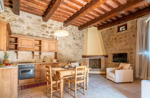 Camerino House | Authentic residence in the middle of nature with pool.