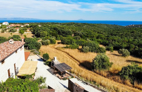 Peruski Villa | Idyllic Seaside Stone House with Pool & Ocean View