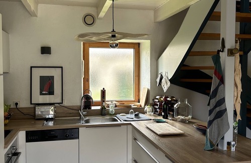 Tregunc Cottage | Inviting Stone Penty Steps from Beach with Spa & Breakfast