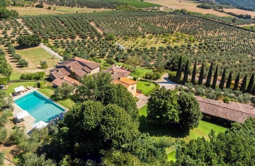 Rignano sull'Arno Villa | Charming Tuscan Villa Near Florence with Pool & Wi-Fi