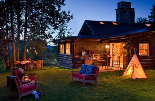 Jackson Villa | Experience a Cozy Western Log Cabin in Jackson