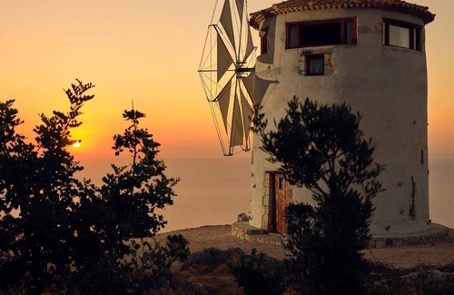 Korithi Villa | Idyllic Windmill Villa with Ocean Views and Breakfast Included