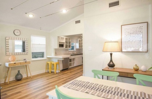 Holly House | Top-Rated 2 BR Guest Home with Big Yard Near Downtown