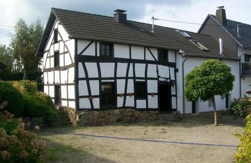 Hellenthal House | Discover Authentiek Eifelhuis: Family-Friendly Retreat