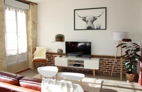 Auch Apartment | Authentic & Inviting Home: Pet-Friendly with Breakfast