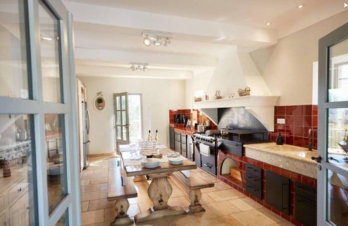 Carces Villa | Authentique Bastide Provençale: Relax by the Vineyards