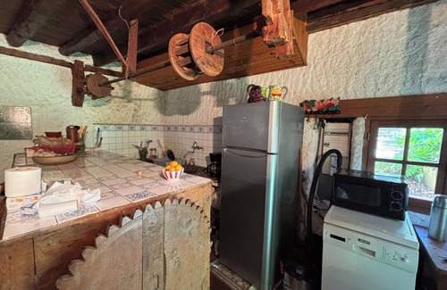 Fontpedrouse House | Serene Moulin by the River: Family & Pet-Friendly Retreat