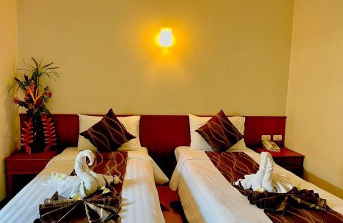 North Pattaya Hotel | Welcoming Authong Residence: Oceanfront Family Retreat