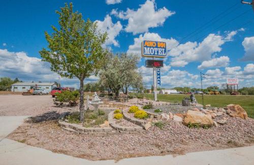 Newcastle Hotel | Comfortable Auto Inn Motel & RV Park with Hot Tub Access