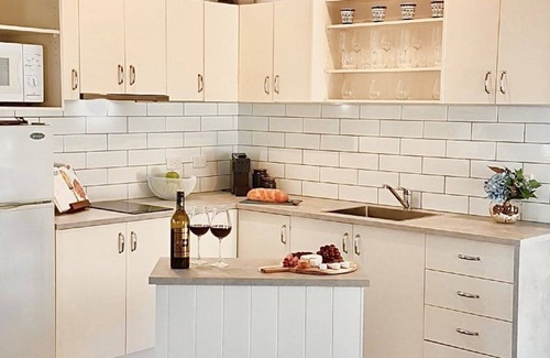 Bright Cottage | Mountain View Cottage 3 - Guest Rated Perfect at 10/10