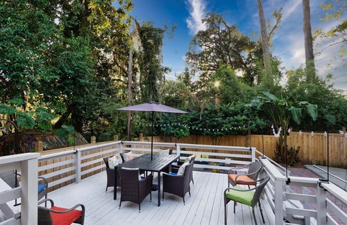 Riverside House | Elegant Riverside Retreat: Avondale Estate with 6 Bedrooms