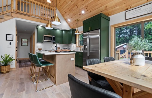Brownfield Cabin | Autumn Escape - 4BR/2BA Cabin 15min to Conway Fire Pit Leaf-Peeping Ready