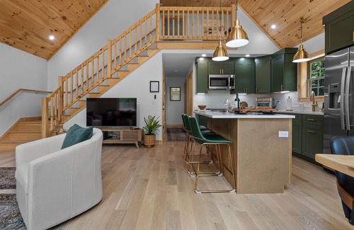 Brownfield Cabin | Autumn Escape - 4BR/2BA Cabin 15min to Conway Fire Pit Leaf-Peeping Ready