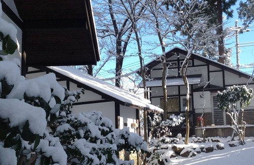 Kinugawa Onsen Cottage | Autumn leaves picking ♪ Nikko sightseeing base ♪ One station cottage can be reached by train!100 minutes by limited express from Kitasenju ♪ 4 minutes walk from station ♪ There is a lot of nature near the station.Kinugawa Onsen is cheaper than the expe...