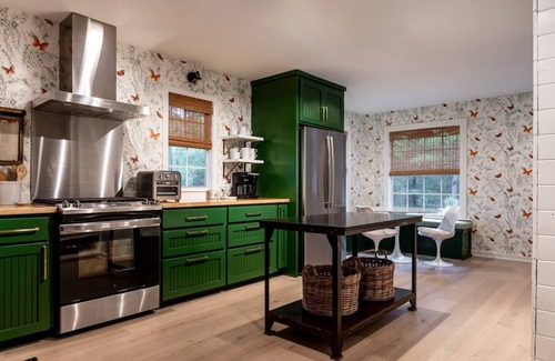 Round Top House | Oak View Main House: Perfect Summer Escape with Pool