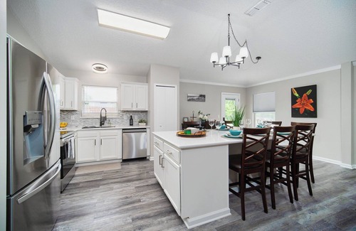 Arlington House | Oasis Pearl: Perfect Retreat with Heated Pool & Spa