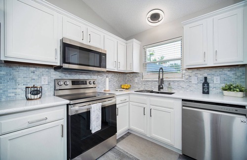 Arlington House | Oasis Pearl: Perfect Retreat with Heated Pool & Spa