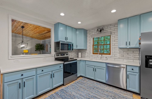 Highlands Hills House | Experience Autumn Ridge: Secluded Retreat with Lake Views