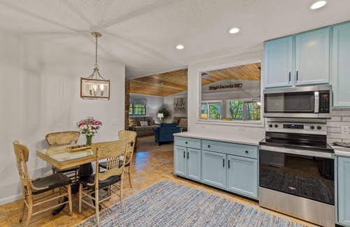 Highlands Hills House | Experience Autumn Ridge: Secluded Retreat with Lake Views