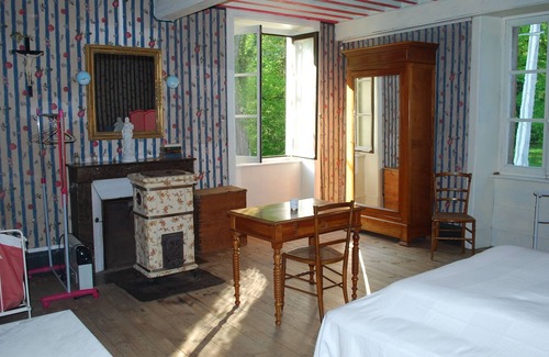 Escoutoux House | Explore Auvergne's Character House with Pool & Breakfast