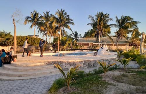 Toliara Hotel | Discover Aux 2 Métis: Oceanfront Retreat with Pool