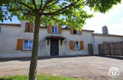 Lussan House | Family-Friendly Stay at Aux Belles Vignes Hotel