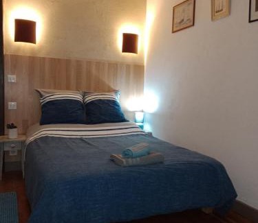 Mailhac-sur-Benaize Hotel | Pet-Friendly Escape at Aux Berges du Lac de Mondon