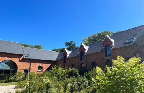Walincourt-Selvigny Villa | Exceptional Stay at Aux Bois Dorés: Pet Friendly & Oceanfront