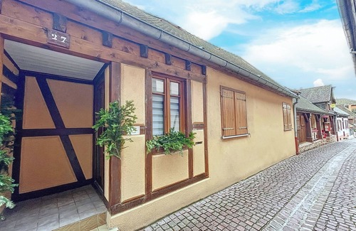 Riquewihr Apartment | Aux-Deux-Tours apartment, picturesque district of Riquewihr