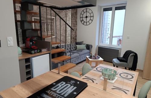 Le Mayet-de-Montagne Apartment | Cozy Family Retreat at Aux Nids Douillets "Les Hirondelles"
