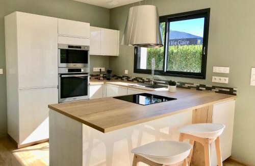 Bassens Villa | Family-Friendly Stay at Aux Peupliers de Pradian - Italica