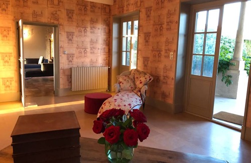 Saint-Amour-Bellevue House | Discover AUX PIERRES: A Unique Stay in Beaujolais