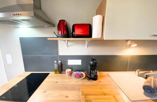 Poitiers Apartment | Pet-Friendly Aux Pommiers near Poitiers CHU - 9.3 Rated Stay