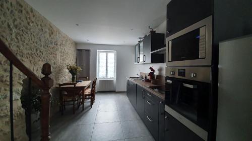 Ceyzerieu House | Pet-Friendly Retreat: Aux Portes Du Marais, Rated 9.4/10