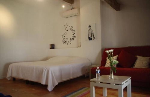 Nissan-lez-Enserune House | Top-rated Amenities at Aux Pots Bleus: Pool & Spa Retreat