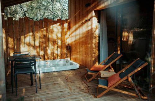 Mercues Apartment | Relaxing Getaway at Aux Trois Chênes Lodge Spa