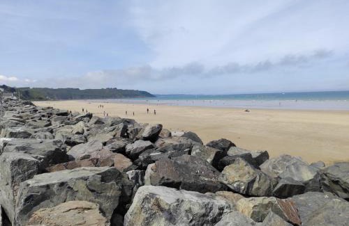 Saint-Brieuc Bed & Breakfast | Ocean View Bliss at Aux Trois Palmiers - Guest Rated 10/10