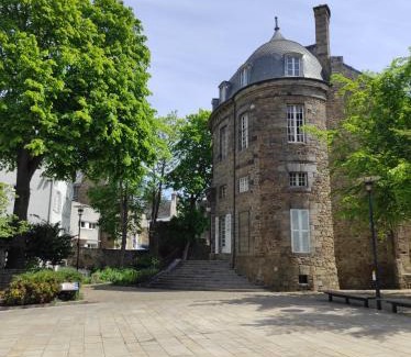 Saint-Brieuc Bed & Breakfast | Ocean View Bliss at Aux Trois Palmiers - Guest Rated 10/10