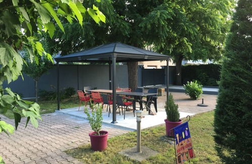 Auxerre Cottage | Modern Comfort at Auxerre Center – Rated 9.4 with Pool & Spa