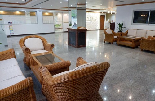 Lang Suan Hotel | Discover Auychai Grand Hotel with Family-Friendly Amenities