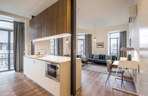 Lisbon Old Town Apartment | Top-Rated Av. Duque de Loulé Flat with Spa & Breakfast