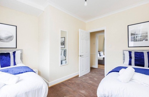 Selhurst House | Comfortable AV Stays in East Croydon with Free Parking