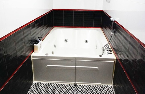 Seo Hotel | Relax at Ava Hotel with Pool, Hot Tub & Breakfast Options