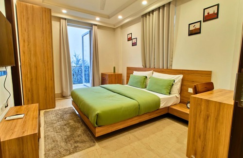 DLF Phase 5 Hotel | AVA Hotels: Ideal Golf Course Retreat with Family Amenities